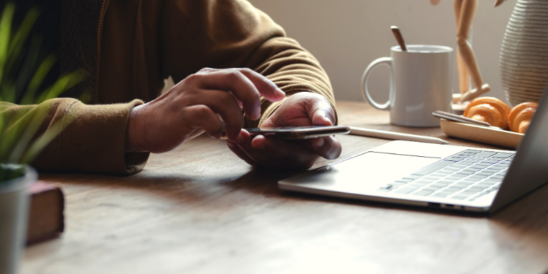 Monitorea los resultados.