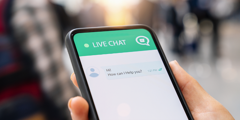 Chat en vivo con un chatbot en el movil.