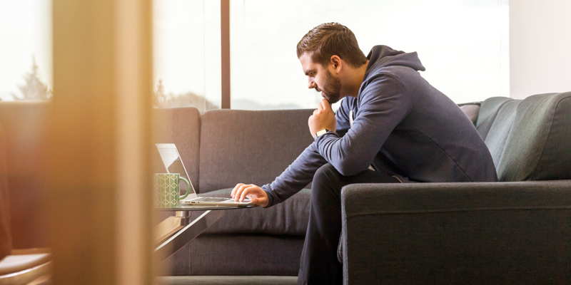 Cliente contactandose con un chat de soporte.